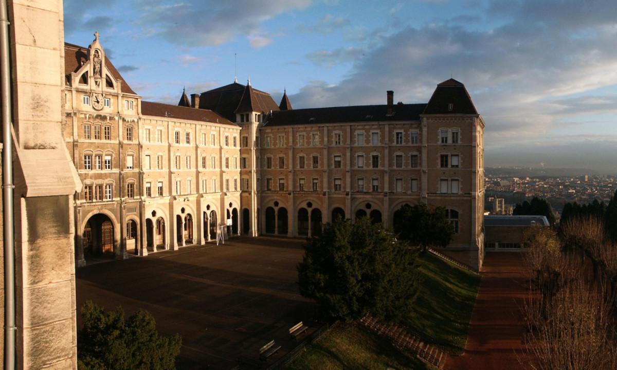 photo panoramique du Lycée de Saint-Just de Jean-Pierre Gobillot